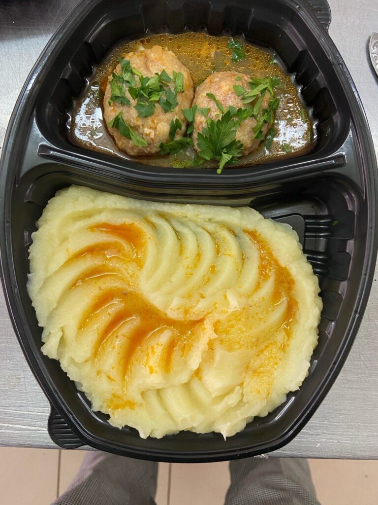 Горячее с картофельным пюре