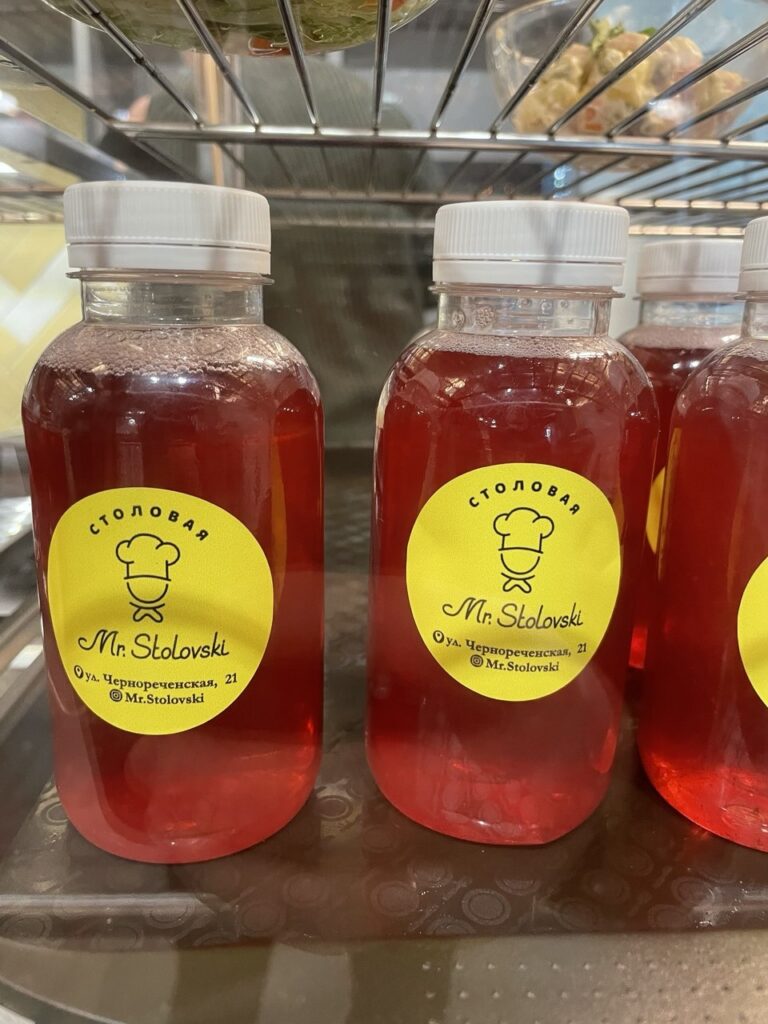 Напитки с фирменными этикетками